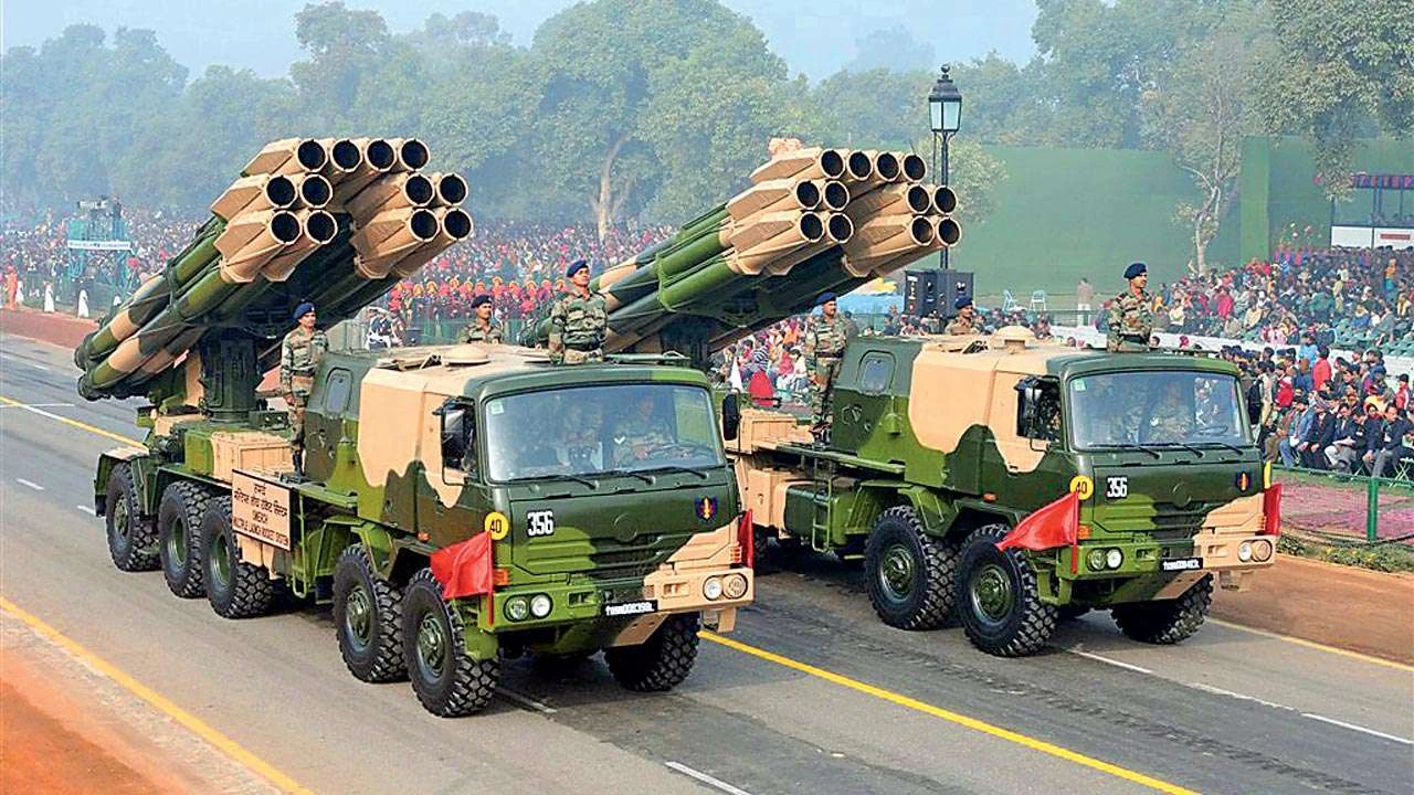 Pháo phản lực phóng loạt tầm xa Trung - Ấn: Ai đứng đầu châu Á?