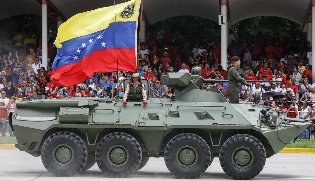 Vũ khí Nga tràn ngập lễ duyệt binh, Moscow cam kết bảo vệ Venezuela 