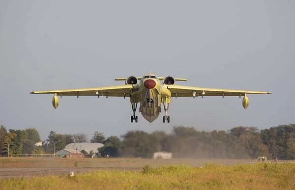 Mục kích siêu thủy phi cơ Be-200Chs tung cánh lần đầu