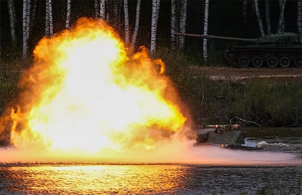 Hoành tráng dàn vũ khí Nga nã đạn dữ dội ở Army-2016