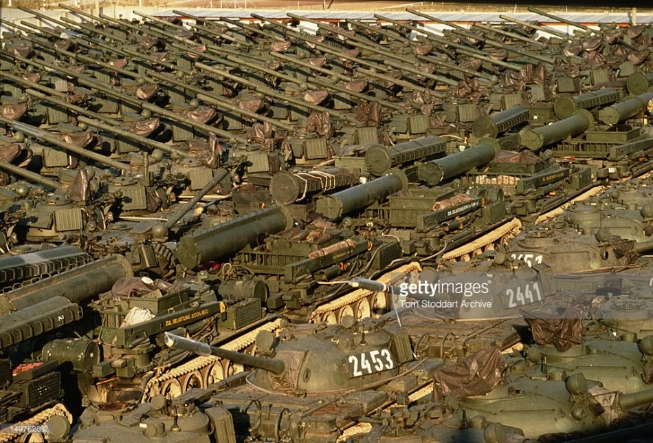 Xót xa kho xe tăng T-55 nằm phơi nắng ở Đức