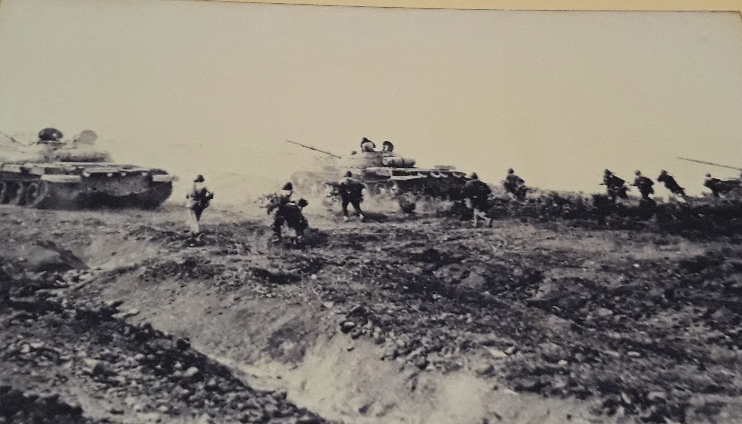 Cực hiếm cảnh xe tăng T-62 Việt Nam diễn tập hiệp đồng