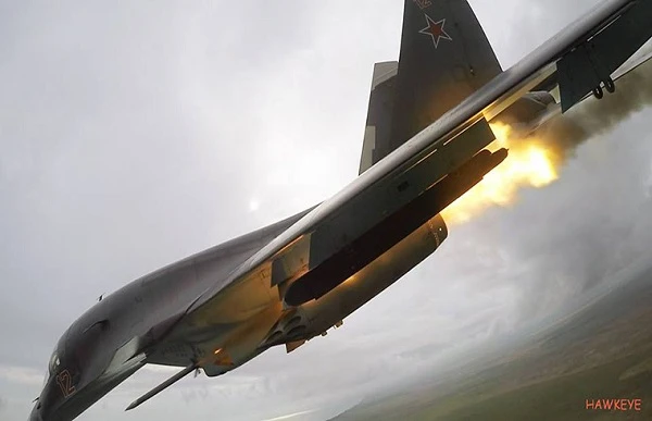 Mãn nhãn chiến đấu cơ “khủng” Nga phóng bom, rocket