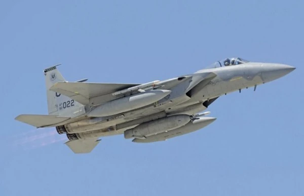 Khám phá cách tiêm kích F-15C "quan hệ" với F-22