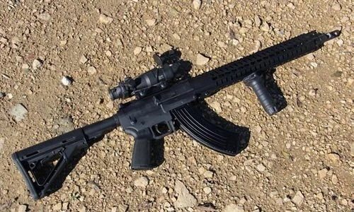 Lạ lẫm khẩu súng lai AK-47 Nga và AR-15 Mỹ