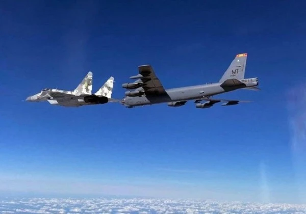 Su-27/30 Nga ồ ạt đánh chặn "pháo đài bay" B-52 tiến vào Ukraine