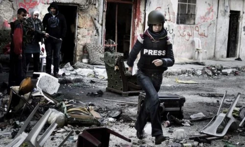 Xót xa hình ảnh những phóng viên chiến trường