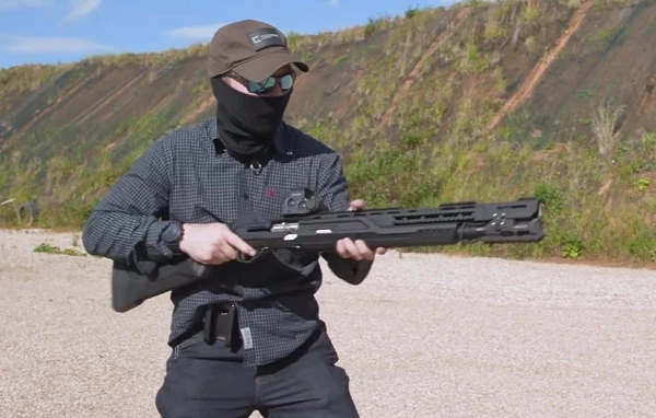 Chán AK, Kalashnikov chế súng shotgun MP-155 Ultima vừa bắn vừa chụp ảnh