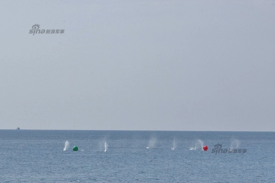 Mục kích Quân đội Đài Loan vãi đạn bắn bóng trên biển