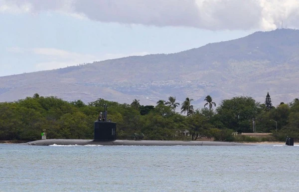 Đo sức mạnh tàu ngầm hạt nhân Mỹ vừa tới Nhật Bản