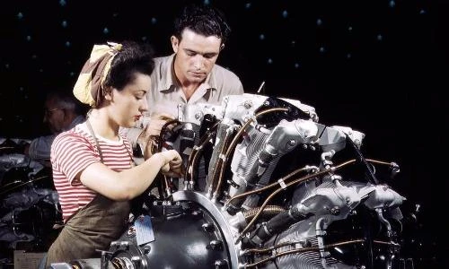 Ngạc nhiên phụ nữ chế tạo máy bay chiến đấu Mỹ