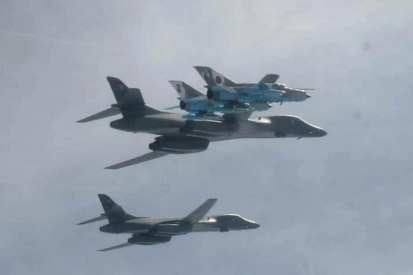 Được hộ tống kỹ càng, B-1 Lancer Mỹ vẫn bị tiêm kích Nga "vuốt mặt"