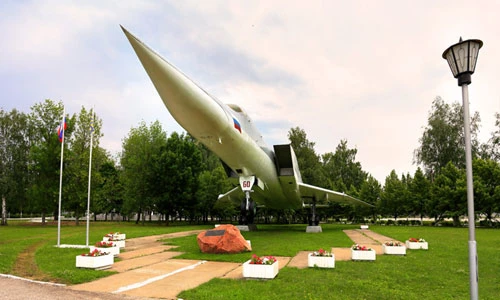 Thăm quan nơi chăm sóc “sức khỏe” máy bay ném bom Nga