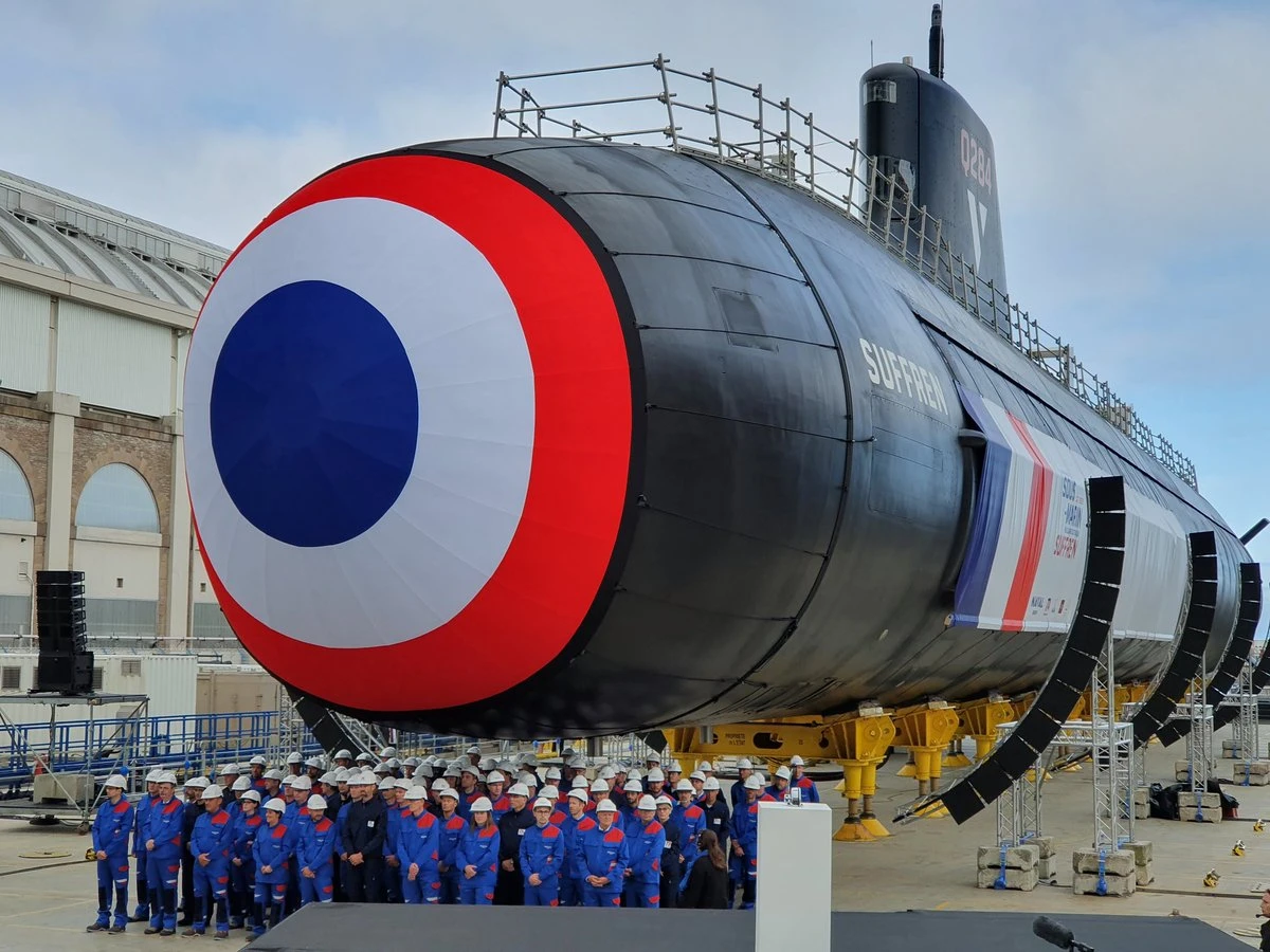 Cận cảnh tàu ngầm hạt nhân nhỏ thứ 2 thế giới của Pháp