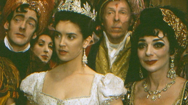 Giả làm công chúa, cô gái cứu vớt tầng lớp lao động