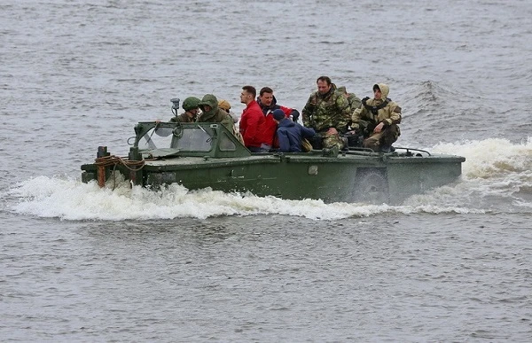 Cận cảnh cặp ca-nô lỗi thời vẫn được Quân đội Nga dùng