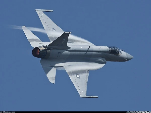 Iran định mua tiêm kích JF-17 của Trung Quốc đối phó Mỹ