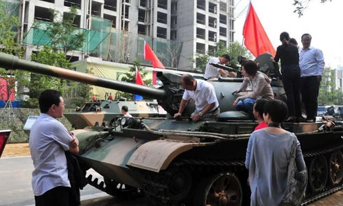 Thăm quan triển lãm vũ khí Thạch Gia Trang, Trung Quốc