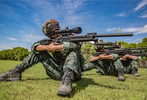 Chiêm ngưỡng đặc nhiệm Vũ cảnh Trung Quốc huấn luyện cực khắc nghiệt