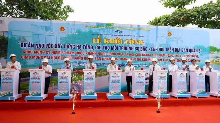 Lãnh đạo TP HCM thực hiện nghi thức khởi công Dự án nạo vét, xây dựng hạ tầng và cải tạo môi trường bờ Bắc kênh Đôi 2.jpg