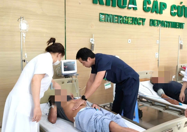 Thăm khám cho bệnh nhân - Ảnh BVCC ep-tim-3.jpg