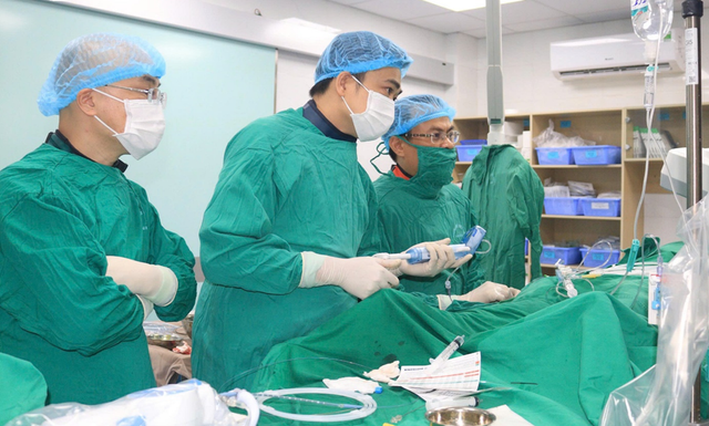 Ca can thiệp mạch cho bệnh nhân - Ảnh BVCC an-cap-mau-2.png
