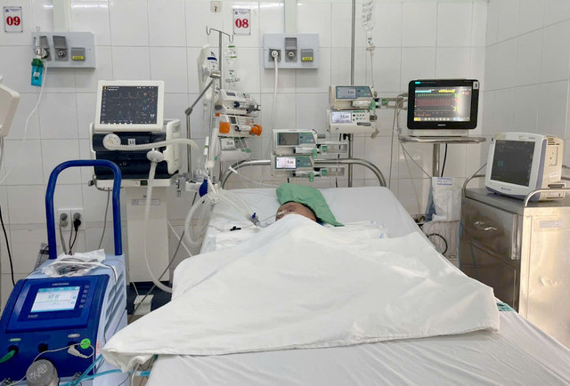 Hạ thân nhiệt chỉ huy cứu trẻ 2 tuổi đuối nước - Ảnh BVCC duoi-nuoc-hue-2.jpg