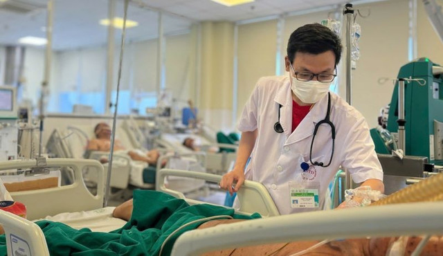 Dù được hồi sức tích cực, bệnh nhân vẫn đang trong tình trạng nguy kịch - Ảnh BVCC thuy-dau-trai-6.jpg