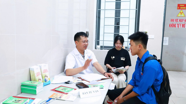 Tư vấn cho thanh niên trước khi kết hôn, sinh con. tu-van.jpg