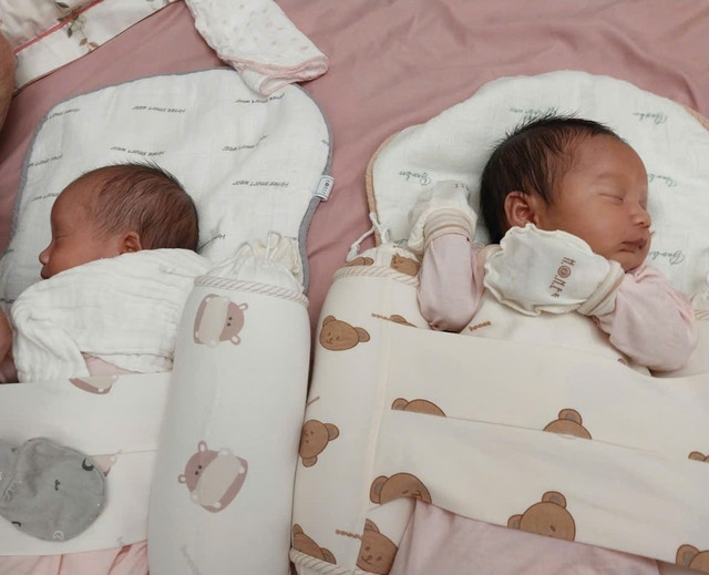 Hai bé chào đời khỏe mạnh, nặng 1,8 kg và 2,2 kg sau 4 tháng giữ thai - Ảnh BVCC 527551169-1072626341710195-8611002153172435116-n.jpg
