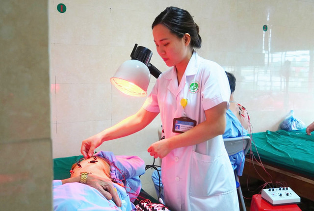 Điều trị đau thần kinh do zona cho bệnh nhân - Ảnh BVCC zona.jpg