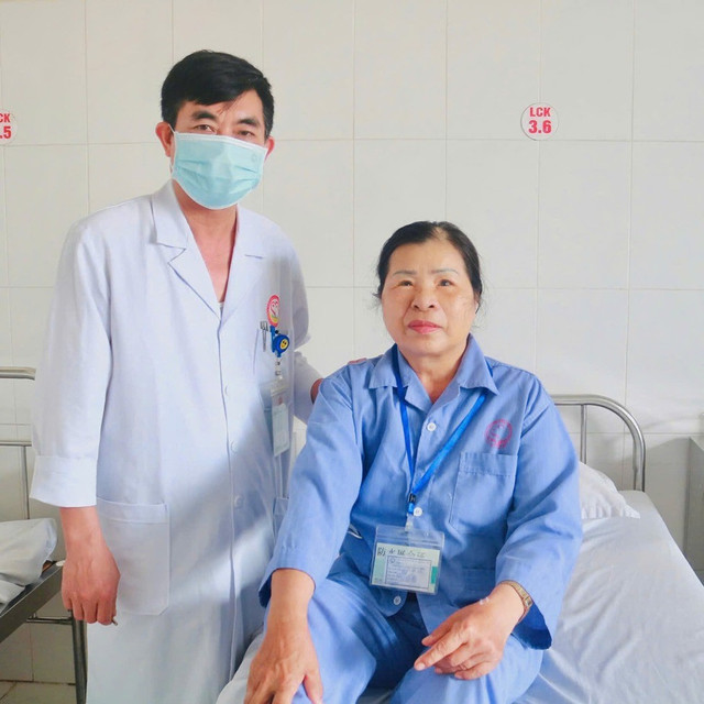 Thăm khám cho bệnh nhân - Ảnh BVCC xuong-ham-1.jpg