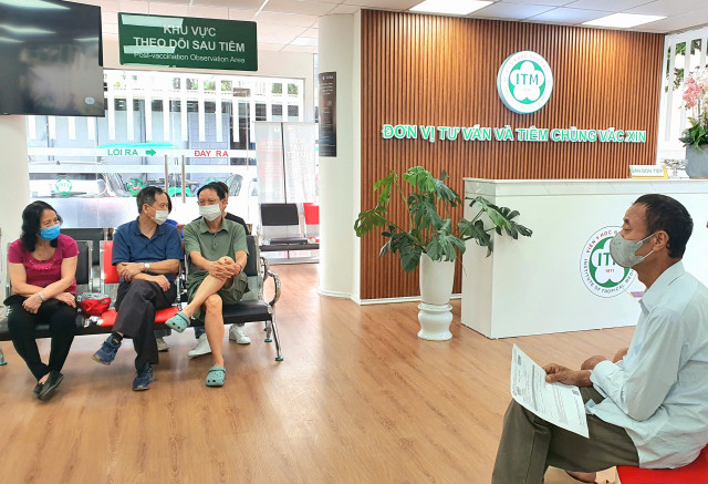 Tiêm vắc xin lá chắn sống còn trước vi rút dại - Ảnh BVCC dai-meo.jpg