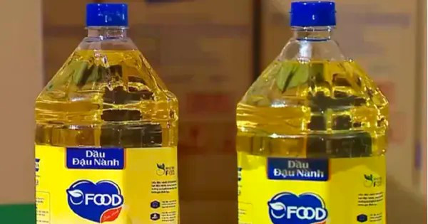 Dầu đậu nành Ofood của Công ty Nhật Minh Food vừa được cơ quan chức năng xác định làm từ dầu ăn dành cho thức ăn chăn nuôi - Ảnh nguồn Internet dau-an.jpg