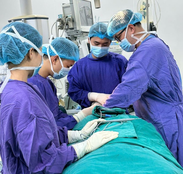Ca phẫu thuật cho bệnh nhi - Ảnh BVCC nu-cuoi-5741.jpg