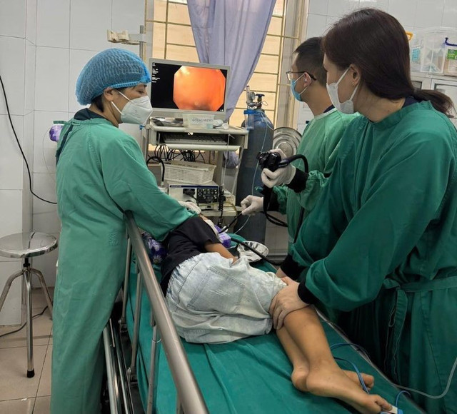 Nội soi lấy dị vật cho trẻ - Ảnh BVCC thuc-quan.jpg