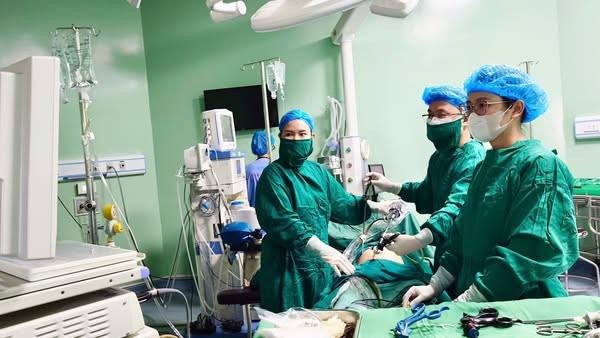 Ca phẫu thuật cho sản phụ - Ảnh BVCC xoan-nang-buong-trung.jpg