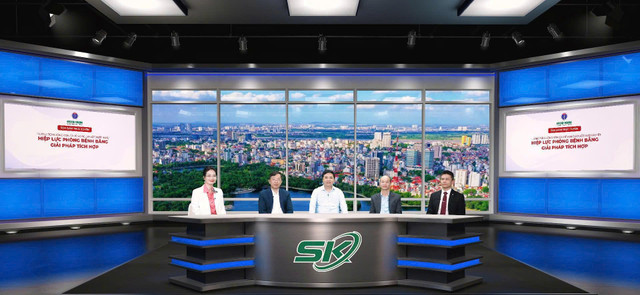 Các chuyên gia tham gia tọa đàm "Hướng tới không còn ca tử vong do sốt xuất huyết, hiệp lực phòng bệnh bằng giải pháp tích hợp" - Ảnh Báo Sức khỏe và Đời sống cung cấp sxh1.jpg