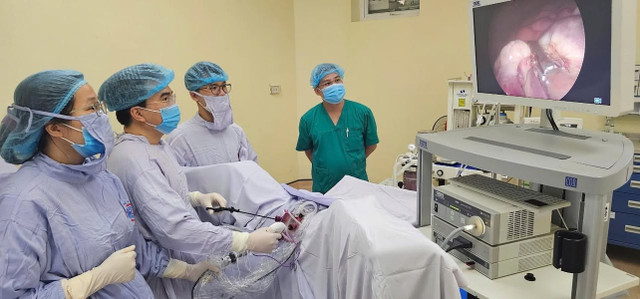 Ca phẫu thuật cho bệnh nhân - Ảnh BVCC lay-u-khong-seo.jpg