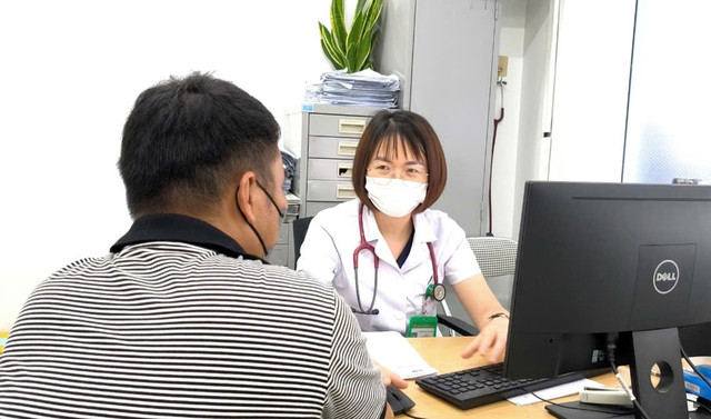 Bác sĩ tư vấn cho bệnh nhân - Ảnh BVCC san-day-1.jpg