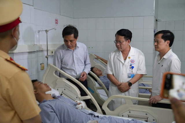 Thăm hỏi các bệnh nhân điều trị tại bệnh viện - Ảnh Sở Y tế CC qn-3.jpg