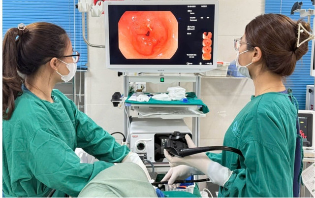 Ekíp nội soi can thiệp thực quản – dạ dày gắp thành công chiếc tăm tre - Ảnh BVCC tam-2.jpg