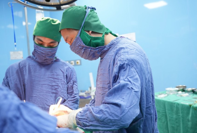 Bệnh nhân được phẫu thuật u và thu nhỏ tuyến vú hoặc treo sa trễ vú thành công tại Bệnh viện Bãi Cháy. vu-sa-2.jpg