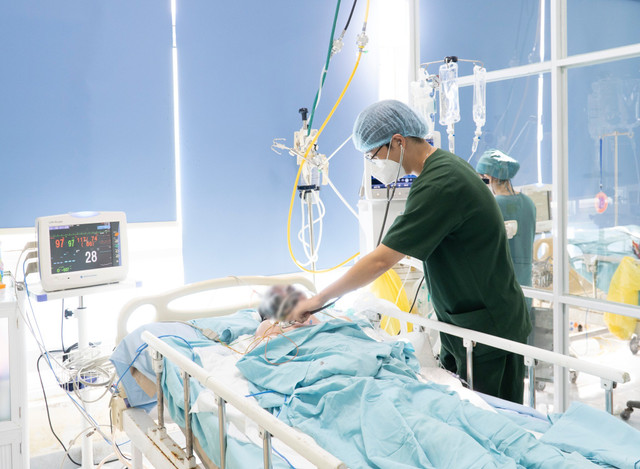 Bệnh nhân bỏng nặng được chăm sóc trong phòng ICU - Ảnh BVCC no-nui-thanh.jpg