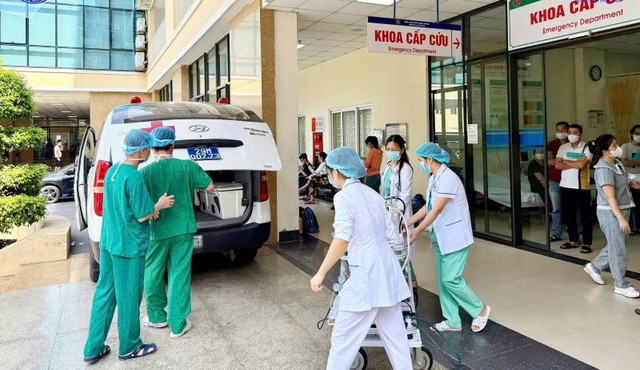 Bệnh nhi được chuyển từ Bệnh viện Phổi Trung ương về Bệnh viện Phụ sản Trung ương - Ảnh BVCC phoi-de-5.jpg