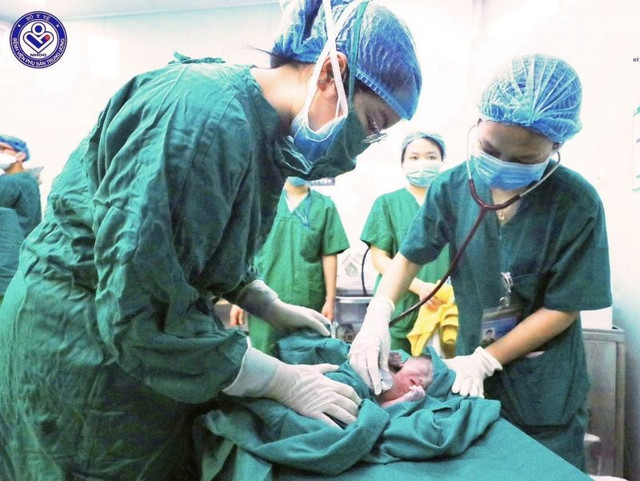 Ca phẫu thuật cho sản phụ lao phổi kháng thuốc - Ảnh BVCC phoi-de-2.jpg
