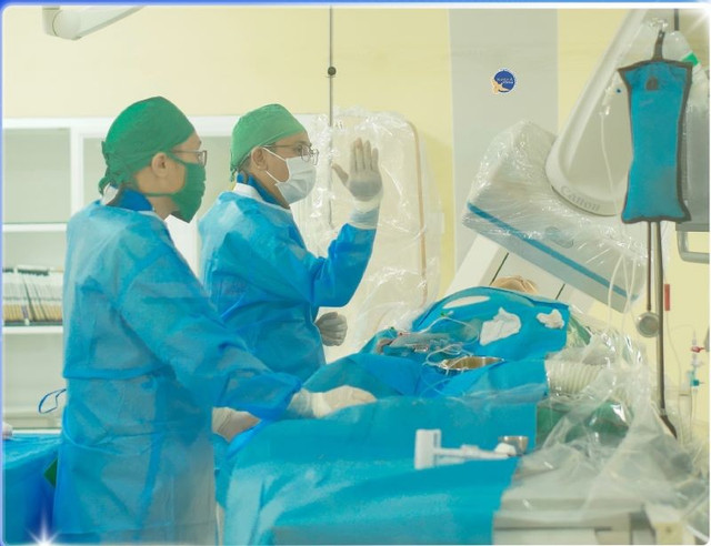 Ca phẫu thuật trong đêm cho bệnh nhân - Ảnh BVCC 504140617-1205258641393094-3904217850982052768-n.jpg