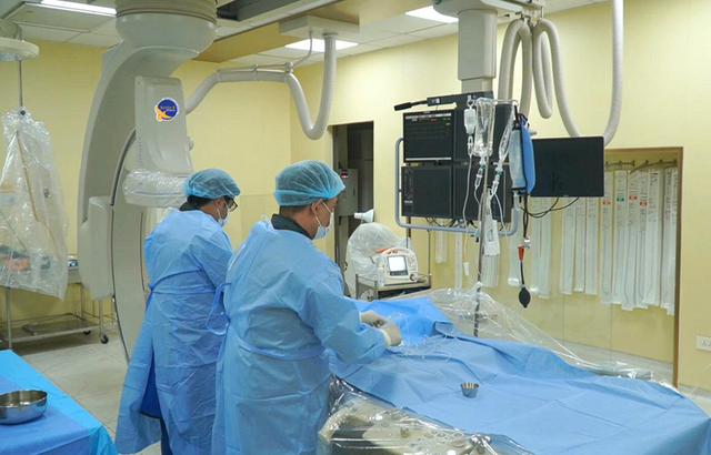 Can thiệp mạch vành đặt stent cho bệnh nhân bị nhồi máu cơ tim - Ảnh BVCC nhoi-mau-tim-da-day.png