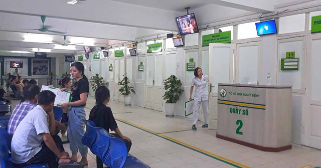 Bệnh nhân chờ thăm khám tại bệnh viện Hữu nghị Việt Đức benh-vien-viet-duc.jpg