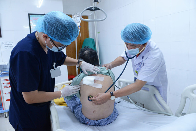 Áp xe hoại tử phần lưng ở bệnh nhân - Ảnh BVCC dai-thao-duong-nguy-kich.jpg